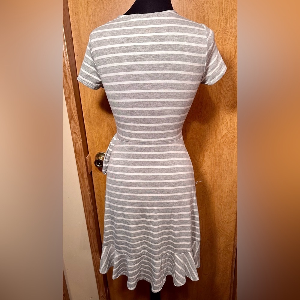 Gilli size medium faux wrap gray and white striped dress - Picture 3 of 12
